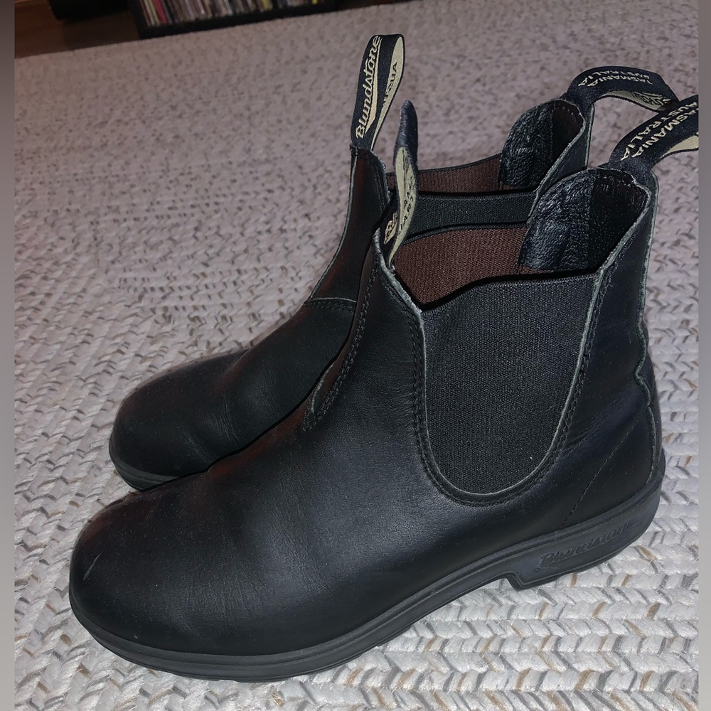 Blundstones size 9 black boot